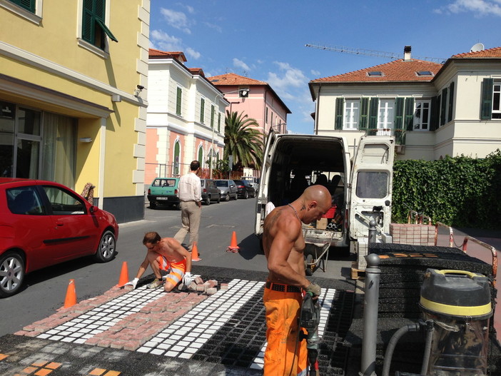 Piattaforme per attraversamenti pedonali, via ai lavori: Za Garibaldi "Individuate altre zone dove intervenire"