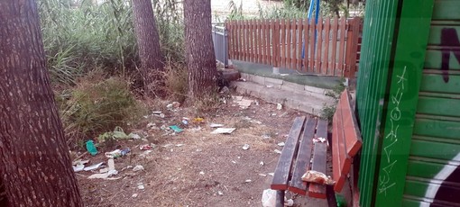 Ventimiglia: giardini di frazione Latte nel degrado, residenti e turisti chiedono un intervento al comune (Foto)