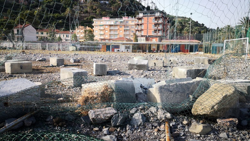 Bordighera: dopo il maltempo l’Arziglia non avrà più il campo da calcio, si valuta la concessione dell’area ad altre associazioni sportive, tra i primi a farne richiesta il Tiro con l’arco di Ventimiglia Bordighera: dopo il maltempo l’Arziglia non avrà più il campo da calcio, si valuta la concessione dell’area ad altre associazioni sportive, tra i primi a farne richiesta il Tiro con l’arco di Ventimiglia