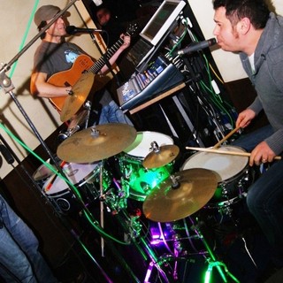 Si fa festa anche al Big Ben di piazza Bresca con gli Ambaradan