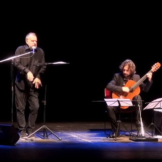 Il chitarrista imperiese Christian Lavernier protagonista a Lucca nello spettacolo con Ugo Dighero (Video) Il chitarrista imperiese Christian Lavernier protagonista a Lucca nello spettacolo con Ugo Dighero (Video)