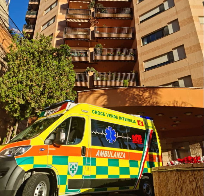 Società di Monaco dona mascherine alla Croce Verde Intemelia per la protezione di dipendenti e volontari Società di Monaco dona mascherine alla Croce Verde Intemelia per la protezione di dipendenti e volontari