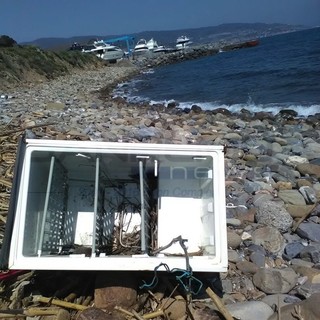 I rifiuti in zona Capo Verde a Bussana