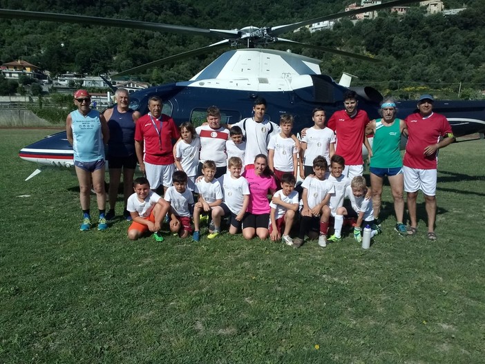 Camporosso: i ragazzi del Don Bosco Valle Intemelia e dell'atletica spettatori all’esercitazione dei carabinieri