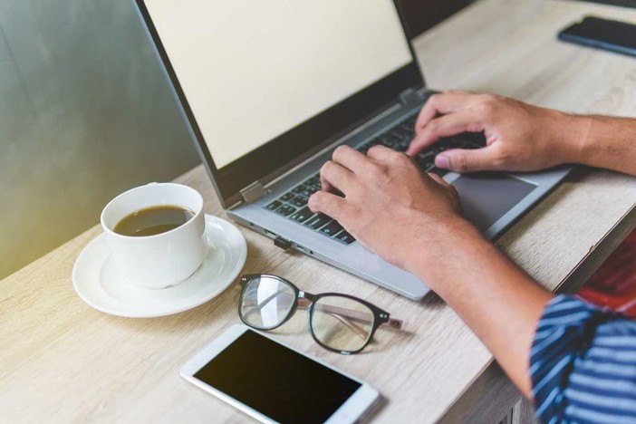 Come digitalizzare i documenti cartacei in modo semplice e veloce Come digitalizzare i documenti cartacei in modo semplice e veloce