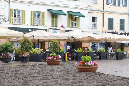 Concessione dehors, Russo (Fdi): "Tutti i Comuni applichino le normative per velocizzare le procedure" Concessione dehors, Russo (Fdi): "Tutti i Comuni applichino le normative per velocizzare le procedure"