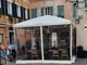 Bordighera: esposto in comune, scatta la diffida per il dehors installato nella città alta Bordighera: esposto in comune, scatta la diffida per il dehors installato nella città alta