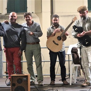 "Dante sanza leggio" conquista anche Badalucco: la performance di Gioacchino Logico incuriosisce e stupisce