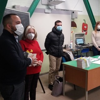 Due libri di Andrea Franzoso regalati ai bambini delle scuole di Ospedaletti Due libri di Andrea Franzoso regalati ai bambini delle scuole di Ospedaletti