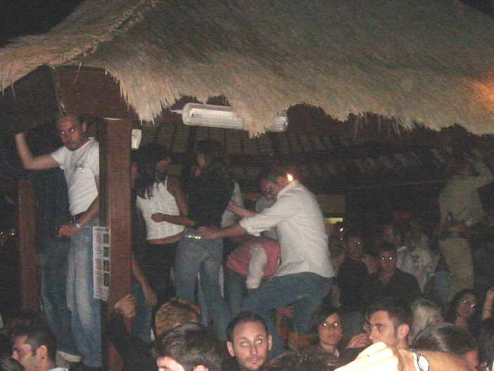 Imperia: annunciata chiusura delle Capanne Africane, la secca smentita del titolare