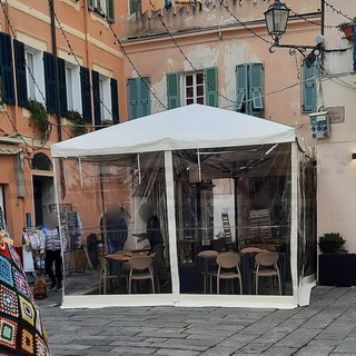 Bordighera: esposto in comune, scatta la diffida per il dehors installato nella città alta Bordighera: esposto in comune, scatta la diffida per il dehors installato nella città alta