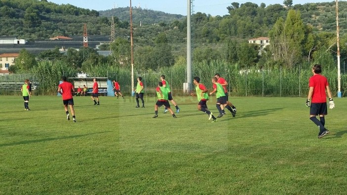 Calcio, Promozione. Dianese&amp;Golfo-Via dell'Acciaio 0-0: i giallorossoblu non riescono a superare il muro genovese
