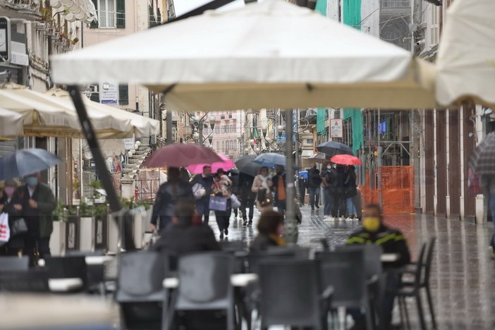 Weekend positivo e tanta gente nei bar e ristoranti: oggi anche molti francesi ma il problema rimane l'autostrada Weekend positivo e tanta gente nei bar e ristoranti: oggi anche molti francesi ma il problema rimane l'autostrada