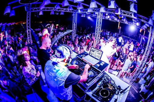 Sanremo: torna il martedì sera evento al 'K-Beach' con 'Aperichik' è anche il 'Martedì delle donne' Sanremo: torna il martedì sera evento al 'K-Beach' con 'Aperichik' è anche il 'Martedì delle donne'