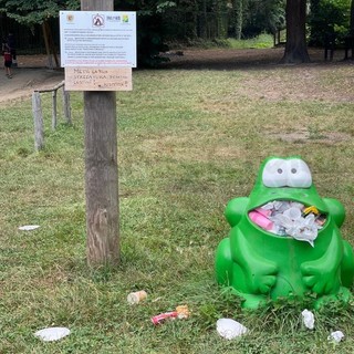 Sanremo: il prato di San Romolo nuovamente preda degli incivili, degrado e sporcizia ovunque (Foto)