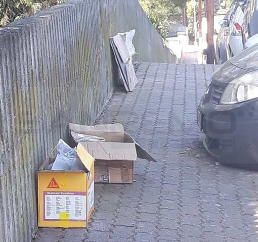 Sanremo: degrado e sporcizia tra via Padre Semeria e via Flesia, la segnalazione con foto della nostra lettrice Antonella Sanremo: degrado e sporcizia tra via Padre Semeria e via Flesia, la segnalazione con foto della nostra lettrice Antonella