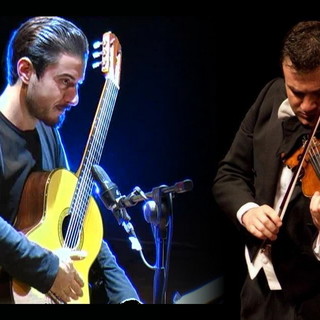 Diego Campagna con la chitarra e Fation Hoxholli col violino Diego Campagna con la chitarra e Fation Hoxholli col violino