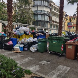 Imperia: da via Airenti e via Armanna Inferiore la protesta per la differenziata “Delusi da un servizio dilettantistico” (Foto)