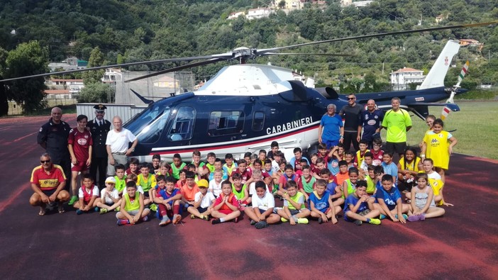 I ragazzi del Don Bosco Vallecrosia Intemelia all'esercitazione dei Carabinieri (Foto)