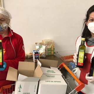 Donato alla Caritas l’olio extra vergine della LILT, simbolo della 'Settimana Nazionale per la Prevenzione Oncologica'