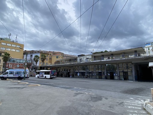 Il deposito Riviera Trasporti sotto piazza Colombo Il deposito Riviera Trasporti sotto piazza Colombo