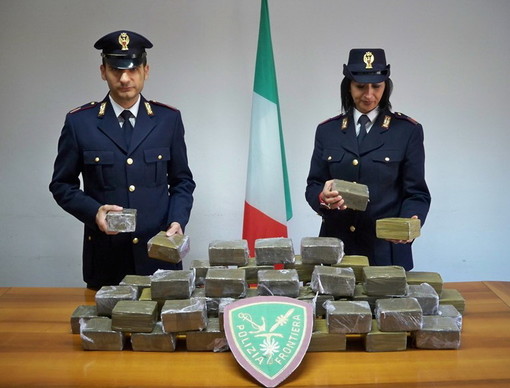 Ventimiglia: Polizia di frontiera contro il traffico internazionale di stupefacenti, sequestrati 60 kg. di droga