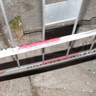 Sanremo: danni alla pavimentazione del solettone di piazza Colombo dopo il Festival, zona transennata (Foto)