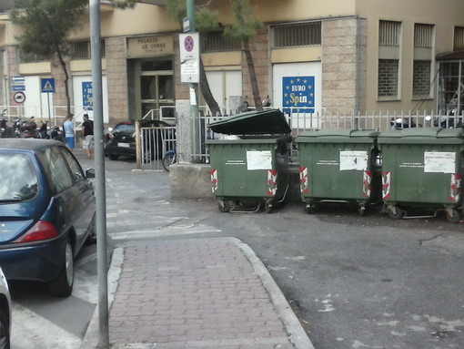 Sanremo: rimozione auto e divieti per i lavaggio strade in via San Francesco, la mail di una lettrice
