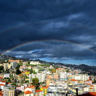 Sanremo: dopo il temporale e i diversi acquazzoni nel cielo matuziano ecco un doppio arcobaleno (Foto)