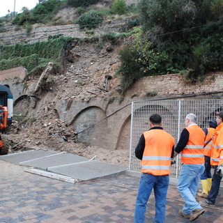 Bordighera: si lavora sotto la pioggia, indagini sulla proprietà del terreno, per 2 treni stop a Taggia