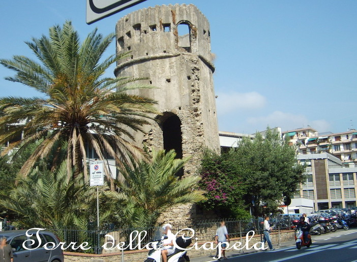 Sanremo: lettore denuncia situazione di degrado attorno alla Torre Saracena di piazza Eroi Sanremo: lettore denuncia situazione di degrado attorno alla Torre Saracena di piazza Eroi