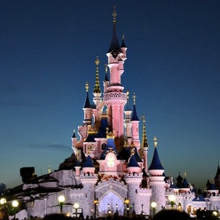 Tre famiglie della nostra provincia a Disneyland Paris "Siamo rimasti qui per distogliere i nostri bimbi da quanto accaduto"