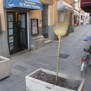 Sanremo: un nostro lettore ci segnala il degrado nella parte bassa di via Gaudio