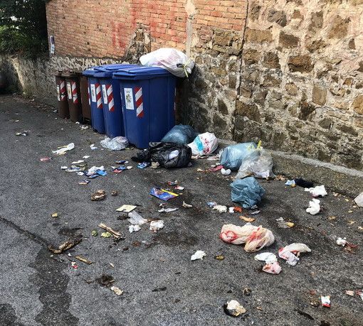 Sanremo: degrado e rifiuti, ancora problemi questa volta segnalati in via Duca degli Abruzzi Sanremo: degrado e rifiuti, ancora problemi questa volta segnalati in via Duca degli Abruzzi