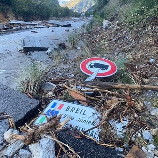 Val Roya francese: oggi arriva Macron, i problemi crescono, la città di Nizza si mobilita per l'entroterra (Foto e Video) Val Roya francese: oggi arriva Macron, i problemi crescono, la città di Nizza si mobilita per l'entroterra (Foto e Video)