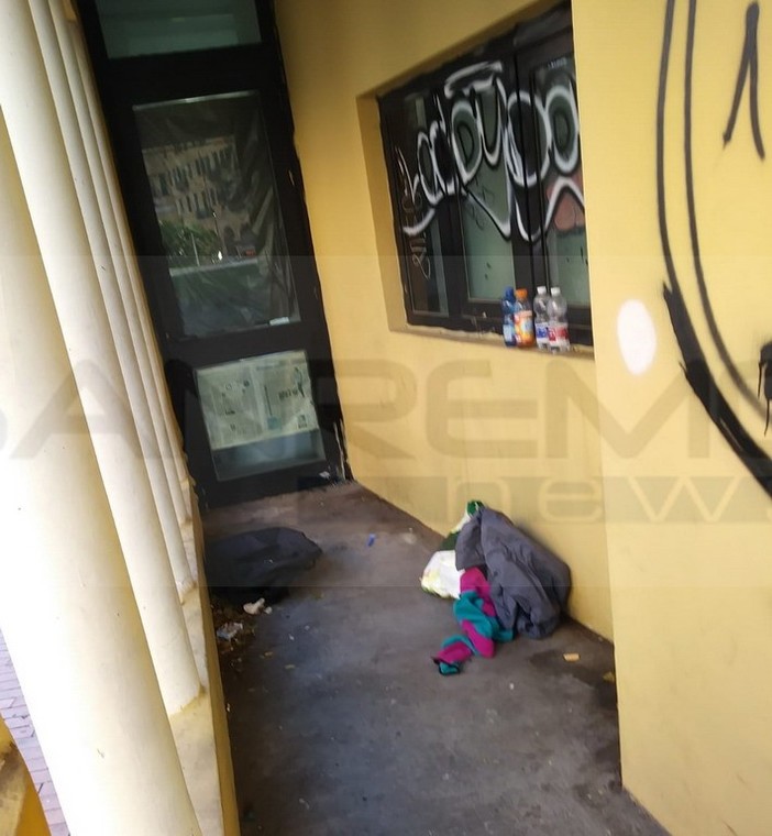 Imperia: ancora degrado ai Giardini Toscanini, le foto inviateci da un nostro lettore