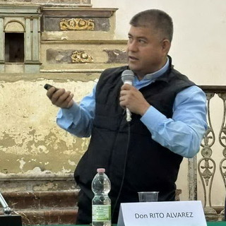 Don Rito Alvarez alla mostra “Profezie per la Pace” in provincia di Messina illumina il cammino: testimonianze vive di dialogo e speranza