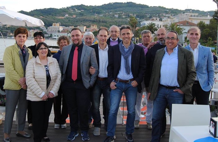 Diano Marina: Diano Riparte bacchetta la Gm sui parcometri. "Non ricevono banconote o carte di credito? Non è modo di fare turismo" Diano Marina: Diano Riparte bacchetta la Gm sui parcometri. "Non ricevono banconote o carte di credito? Non è modo di fare turismo"