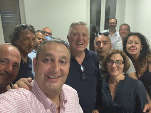 Ventimiglia: Fratelli d'Italia riunisce direttivo e candidati per fare il punto sui primi passi dell'amministrazione Scullino (Foto) Ventimiglia: Fratelli d'Italia riunisce direttivo e candidati per fare il punto sui primi passi dell'amministrazione Scullino (Foto)