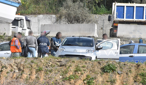 Sanremo: sopralluogo della Dia ed altre forze dell'ordine a piazzale Ciuvin a pochi mesi dall'esposto del M5S (Foto) Sanremo: sopralluogo della Dia ed altre forze dell'ordine a piazzale Ciuvin a pochi mesi dall'esposto del M5S (Foto)