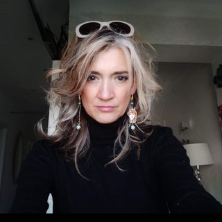 Donatella Perno: Un'artista che trasforma l'arte in emozioni e dà nuova vita agli oggetti