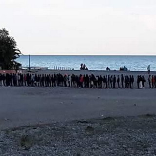 Ventimiglia: distribuzione di pasti ai migranti sul Roya in barba all'ordinanza emessa dal Sindaco Ioculano