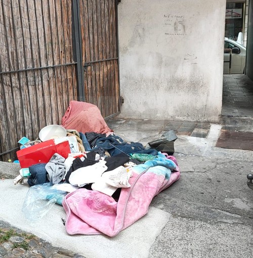 Sanremo: degrado in via Roglio, i residenti "Abbiamo chiamato per far pulire ma nessuno interviene!" (Foto)