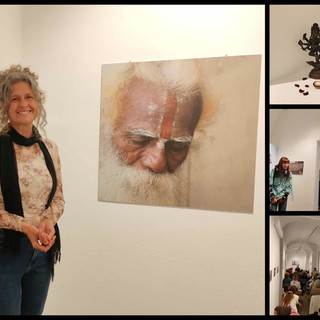 “Dialogo tra la mente e il cuore”: a Vallebona meditazione e itinerario silenzioso tra le opere di Debora Roggeri (Foto e video)