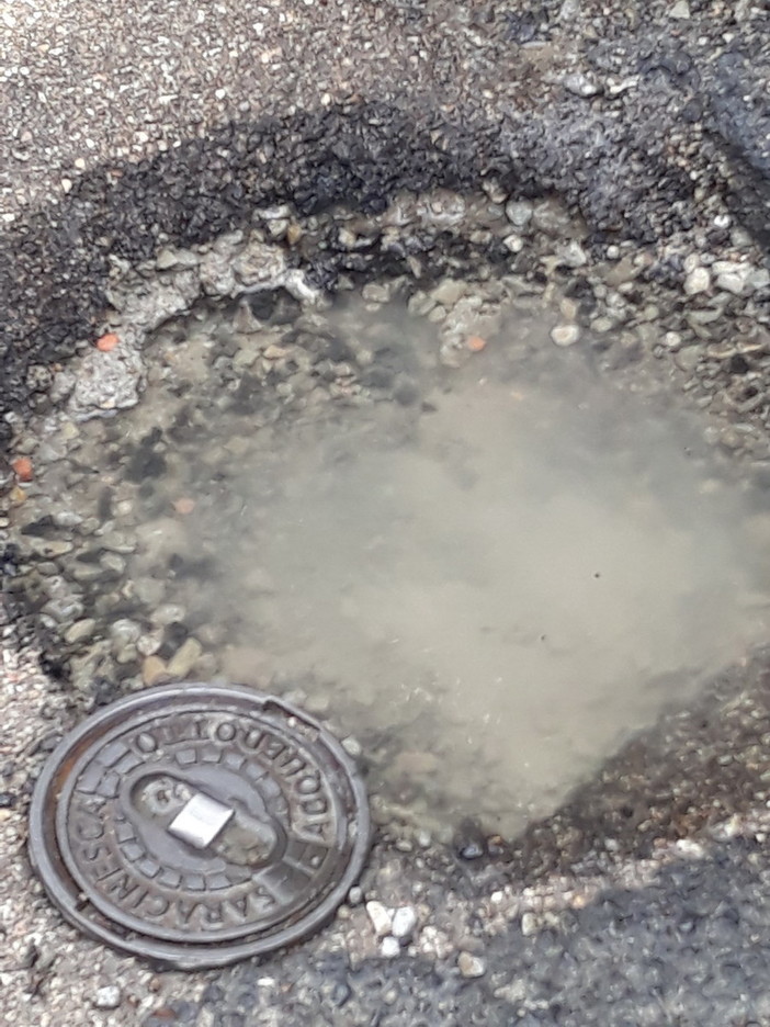 Sanremo: condizioni precarie in strada Borgo Tinasso, la segnalazione con foto di un lettore