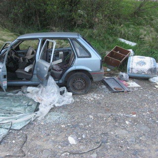 Imperia: iniziate le rimozioni delle auto al 'cimitero' di località Barcheto, per ora 10 mezzi