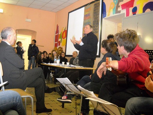 Sanremo: incontro sulla legalità nelle scuole, l'intervento di Don Ciotti Sanremo: incontro sulla legalità nelle scuole, l'intervento di Don Ciotti