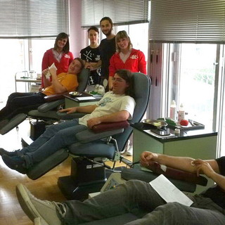 Imperia: giovani studenti dell'Itis hanno donato questa mattina per la volta il sangue