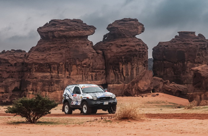 Tappa faticosa per Carcheri e Bernacchini alla Dakar: abbandono della quarta frazione per una fuoriuscita di olio dal motore