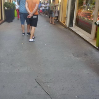 Sanremo: serie di interventi dei Vigili del Fuoco per il vento, un dissuasore per piccioni sfiora una turista Sanremo: serie di interventi dei Vigili del Fuoco per il vento, un dissuasore per piccioni sfiora una turista